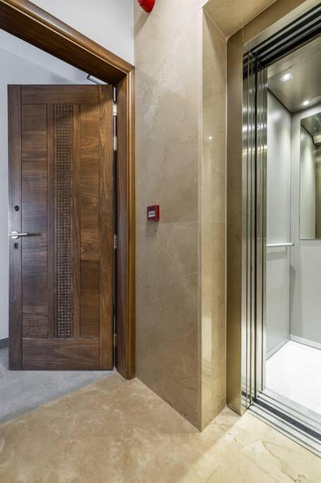 Kinky Depths Retreat By Solea *